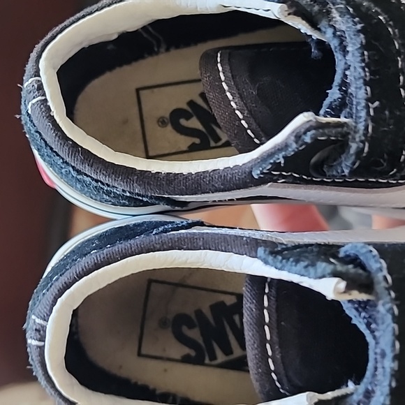 Vans - Picture 6 of 7